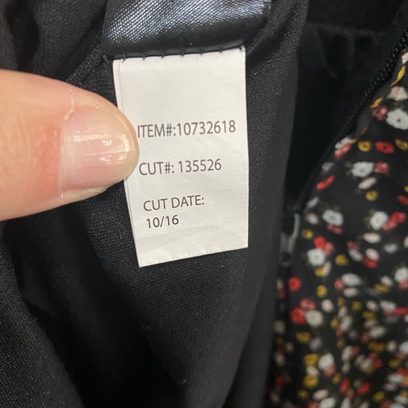 Torrid Long Sleeve Flare Floral Deep V Dress - Picture 9 of 9